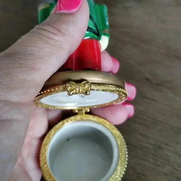 Christmas Porcelain Limoge Box Toy Soldier Red Drum Hinged Trinket Box 4 1/2" - Picture 3 of 6